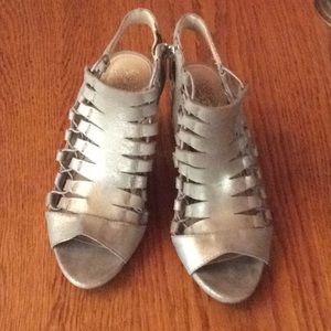 Vince Camuto 5.5 35.5 BRIAZ rare Gold Strap Zip